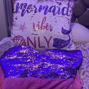 Mermaid sequin blanket and pillow